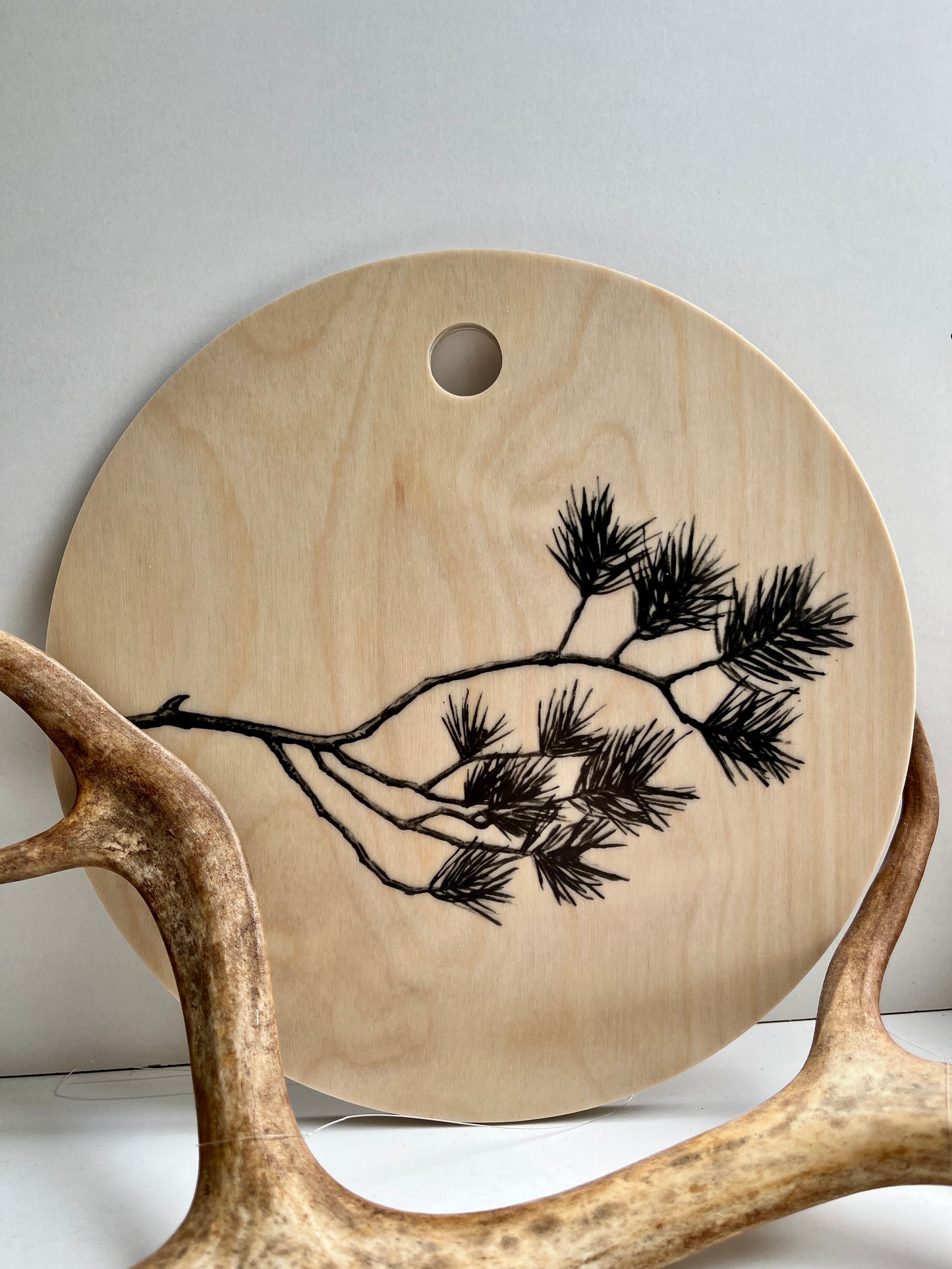 Miiko Schneidebrett Kieferzweig Ø24cm